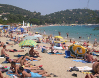 Foto: Praias na alta estação do mar Mediterrâneo