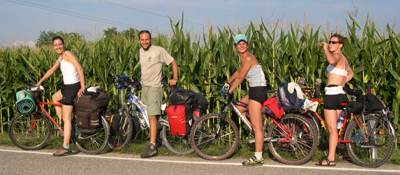 de Veneza a Eslovênia com a irmâ Amanda e as amigas Antonella e Isabelle