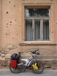 Foto: Fachada metralhada