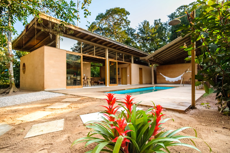 Casa de terra na praia de Ubatuba